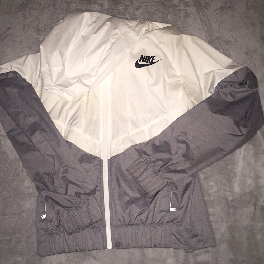 nike windbreaker